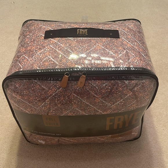 Frye  KING  Veronica 3PC Comforter Set - Picture 2 of 3